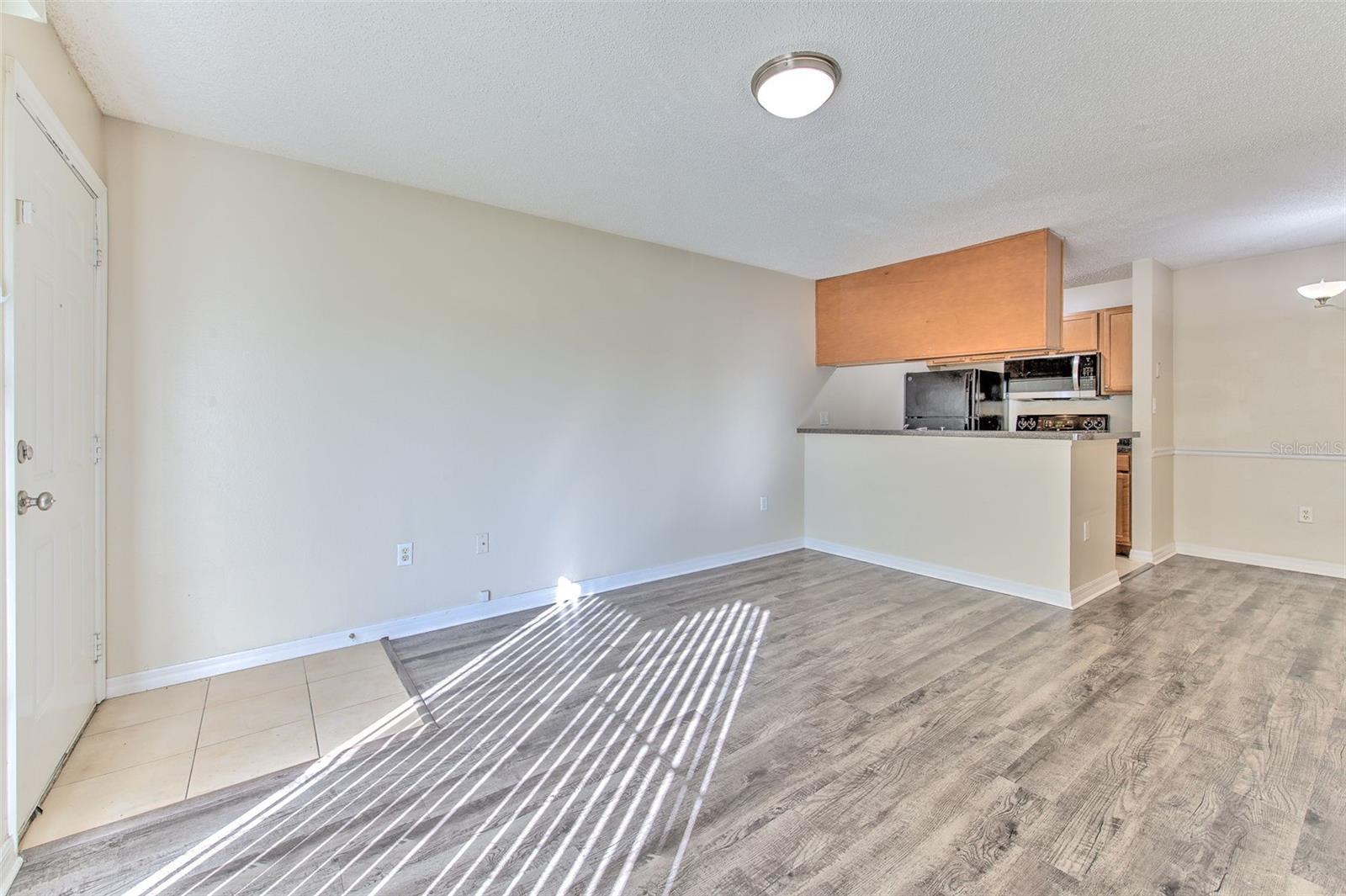 Image 5 of 26 For 308 Lake Parsons Green 106