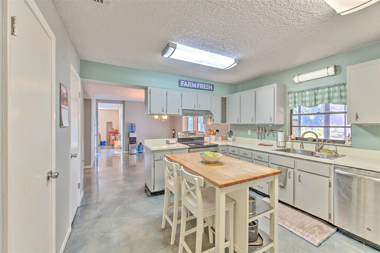 Image 19 of 64 For 37902 Springdale Road