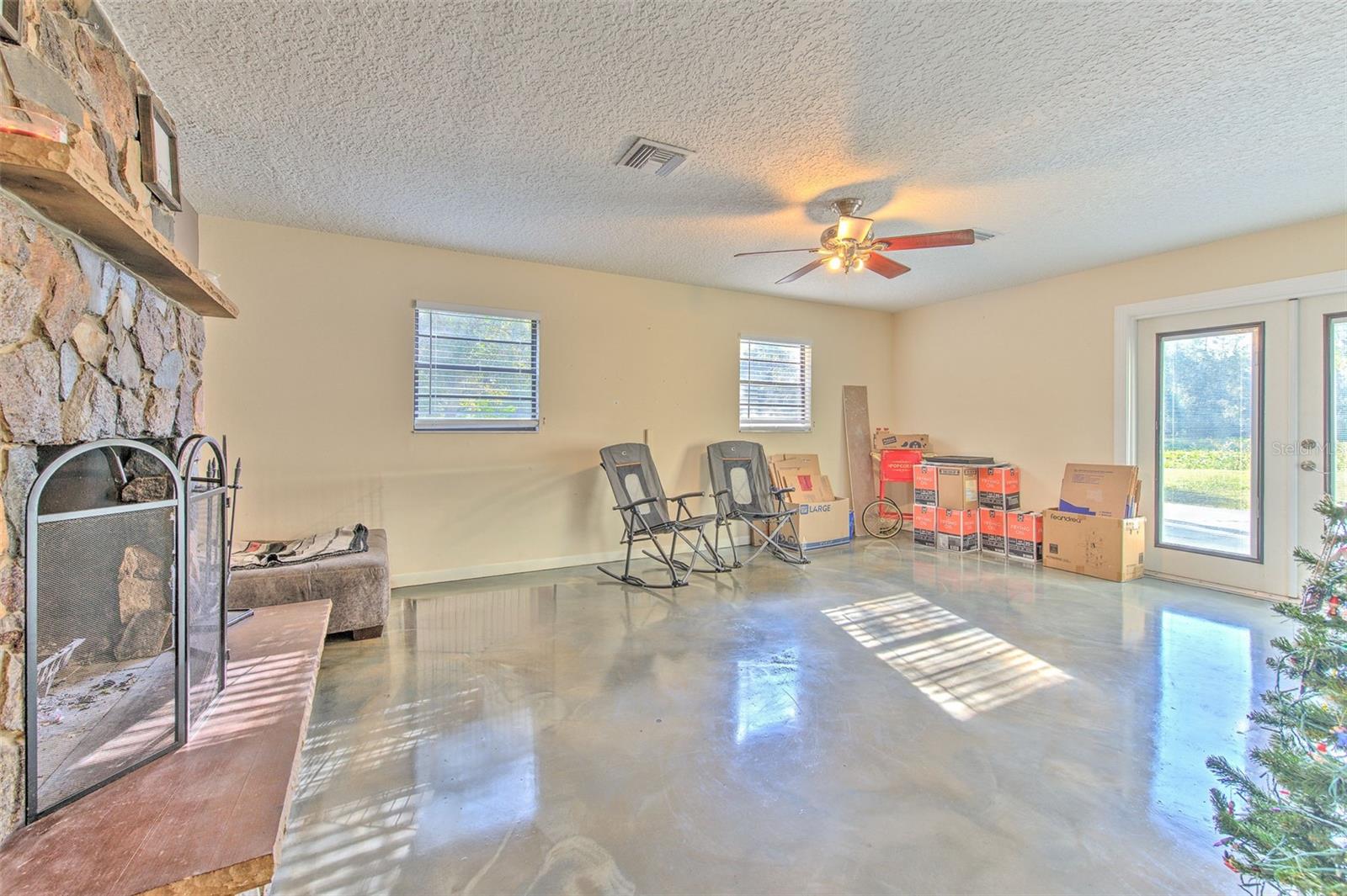 Image 21 of 64 For 37902 Springdale Road