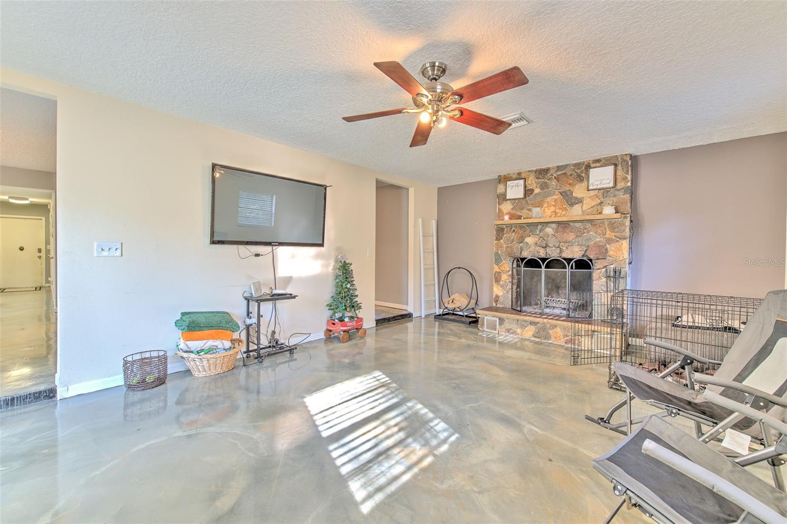 Image 22 of 64 For 37902 Springdale Road