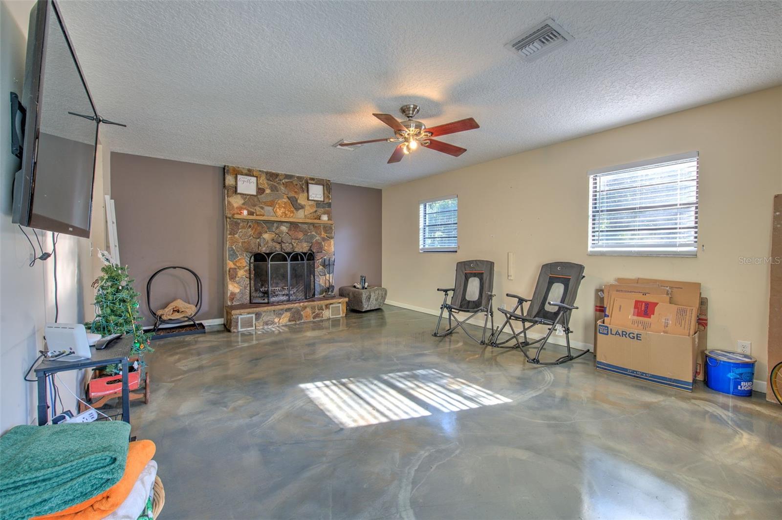 Image 23 of 64 For 37902 Springdale Road