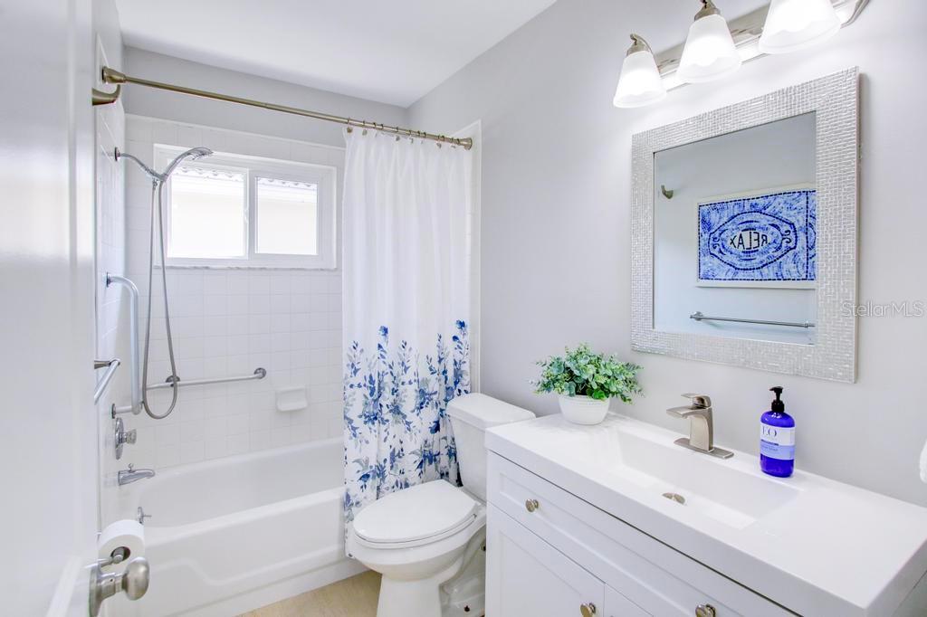 Image 19 of 39 For 5388 Acacia Trail N