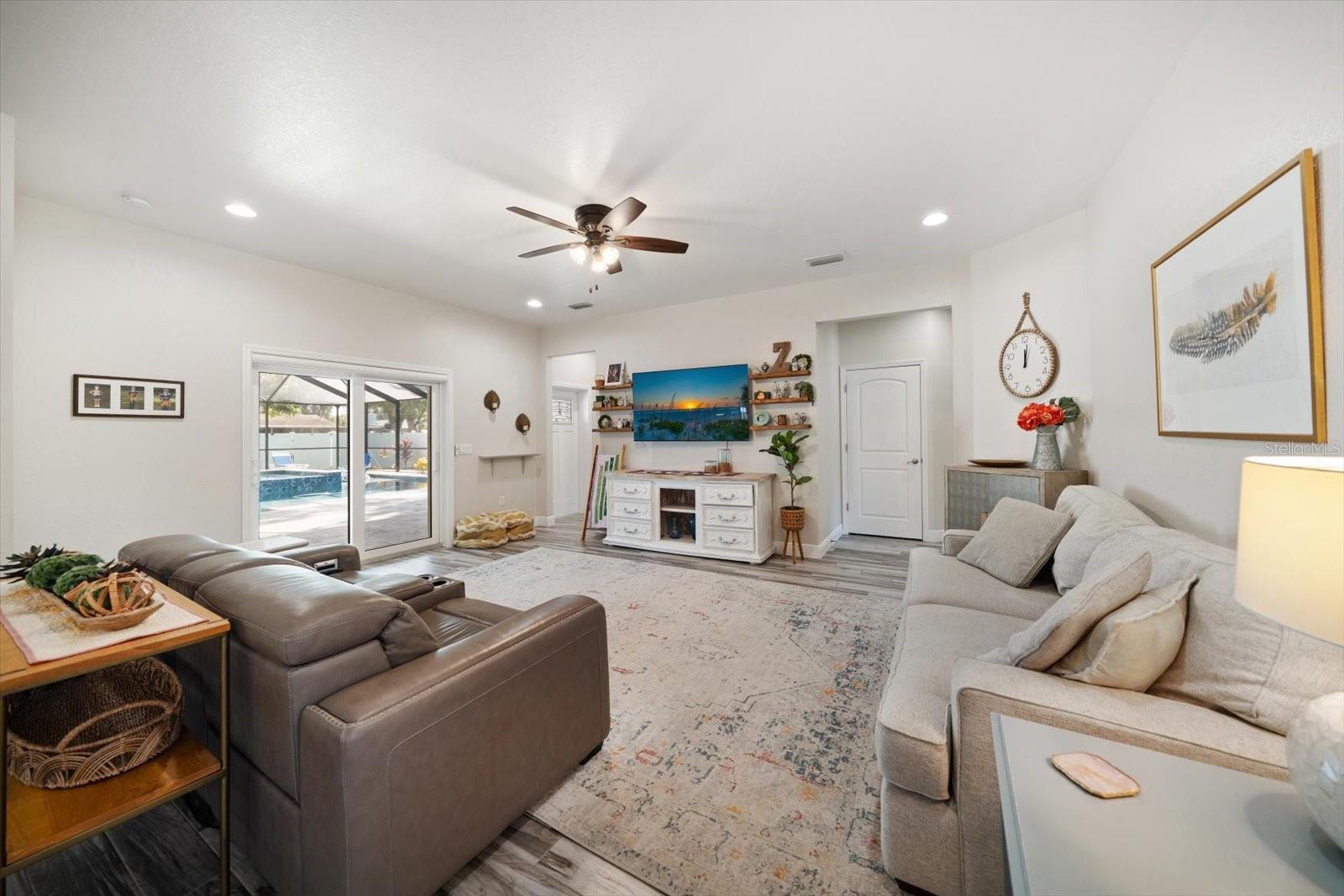 Image 11 of 34 For 560 Clearwater Largo Road S