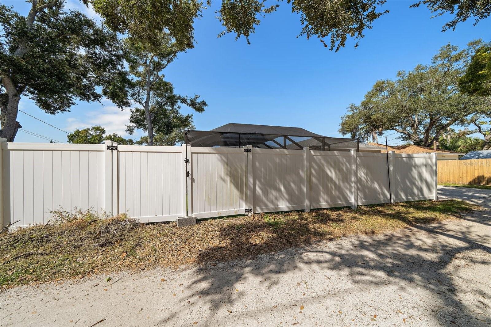 Image 32 of 34 For 560 Clearwater Largo Road S