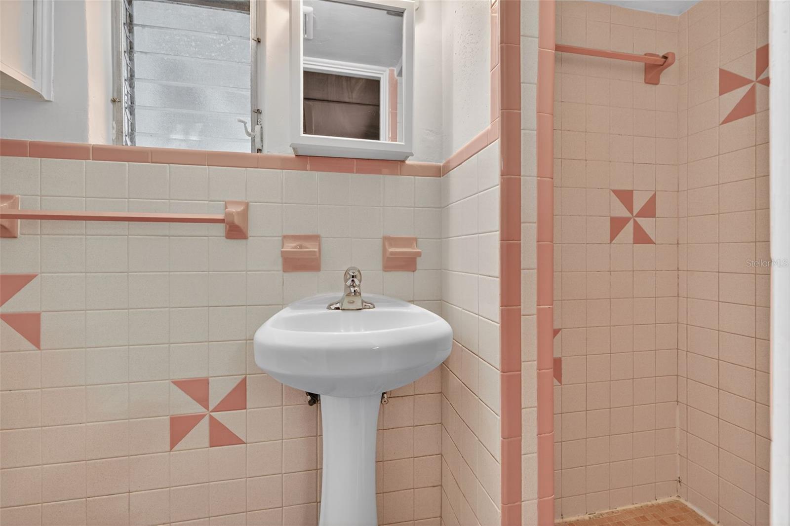 Image 21 of 25 For 5216 30th Avenue N