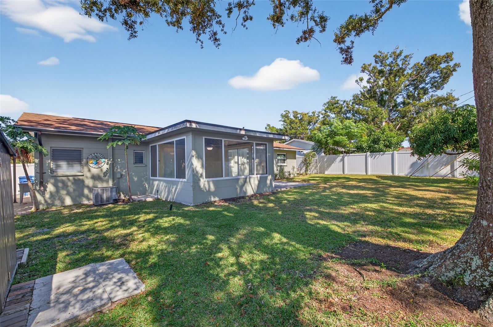 Image 4 of 25 For 5216 30th Avenue N