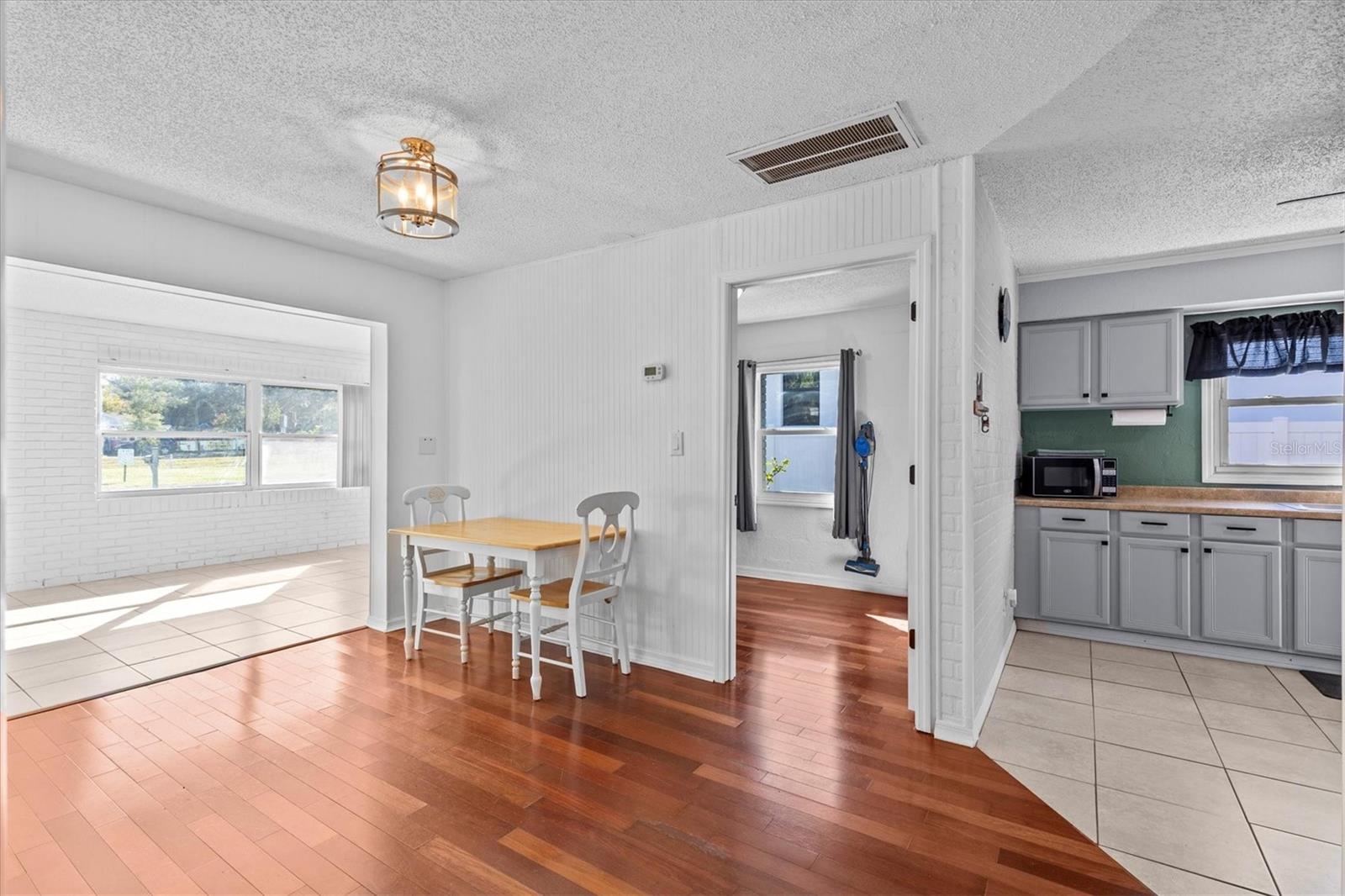 Image 13 of 53 For 3307 De Soto Boulevard