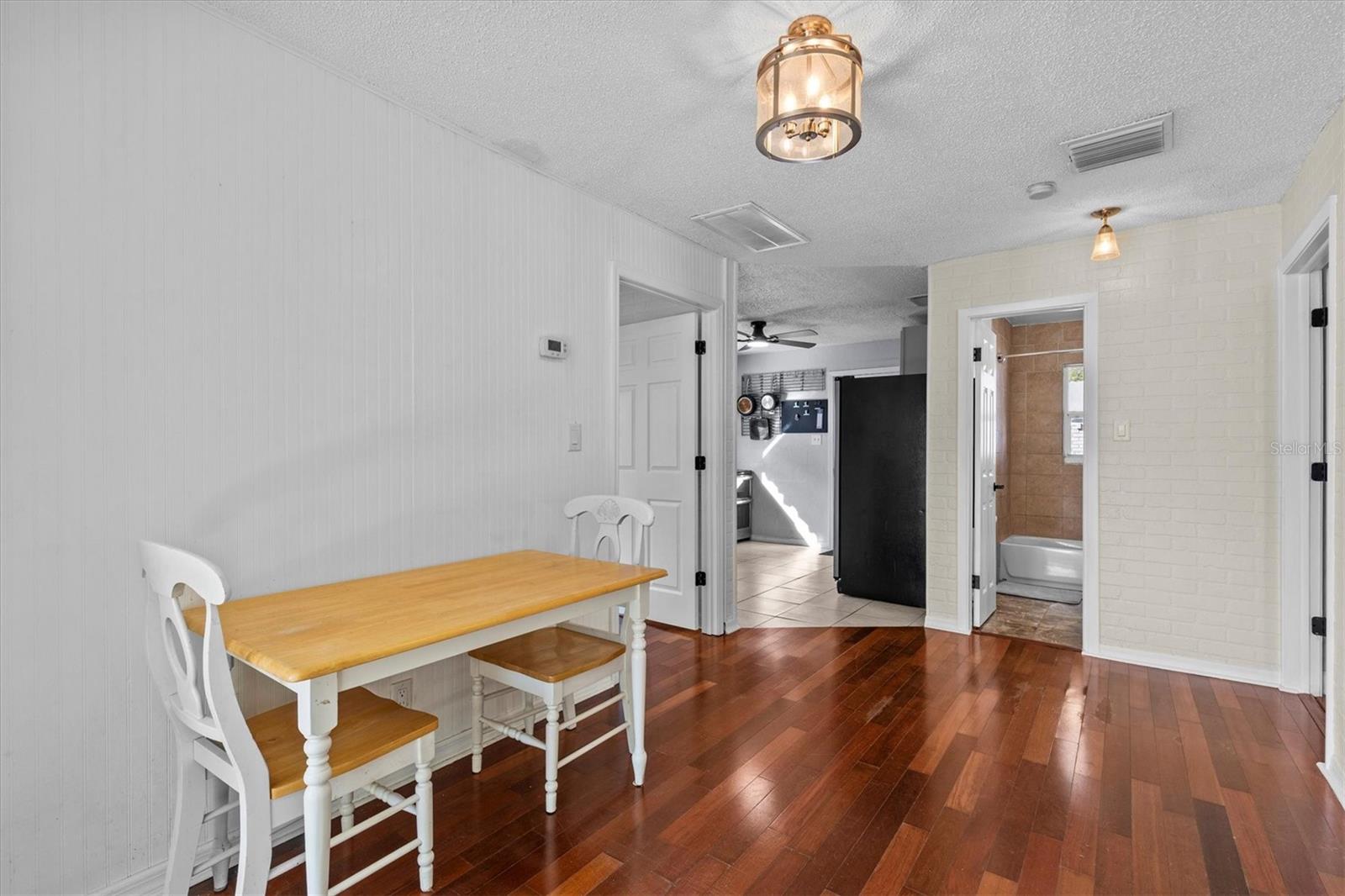 Image 14 of 53 For 3307 De Soto Boulevard