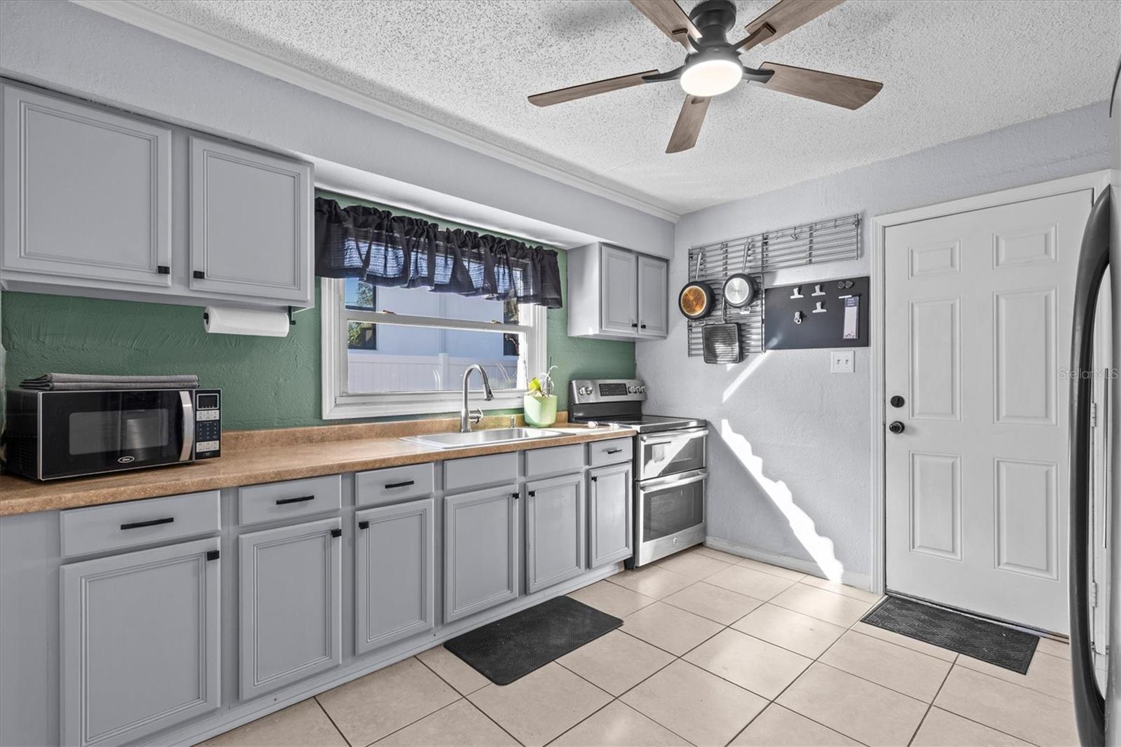 Image 16 of 53 For 3307 De Soto Boulevard