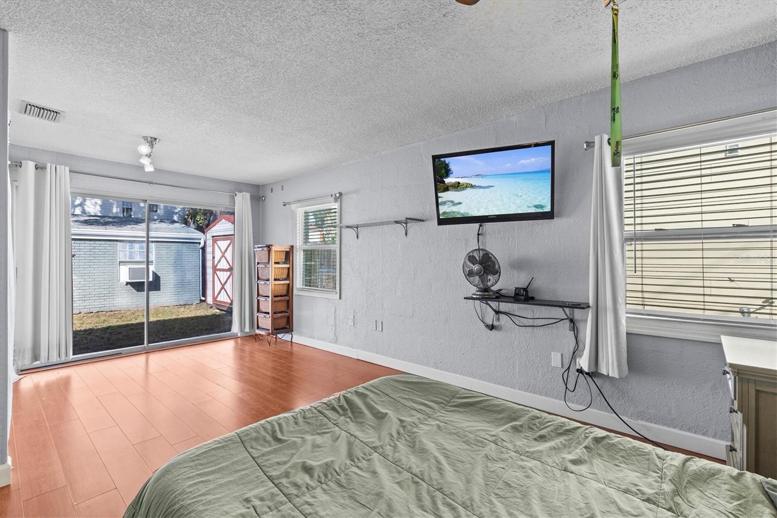 Image 21 of 53 For 3307 De Soto Boulevard