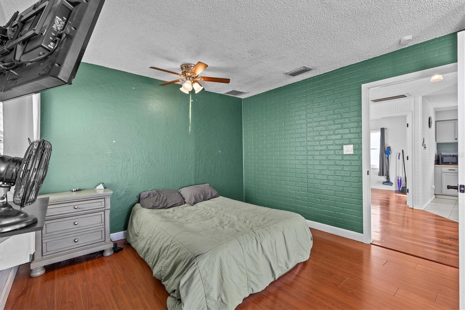 Image 23 of 53 For 3307 De Soto Boulevard