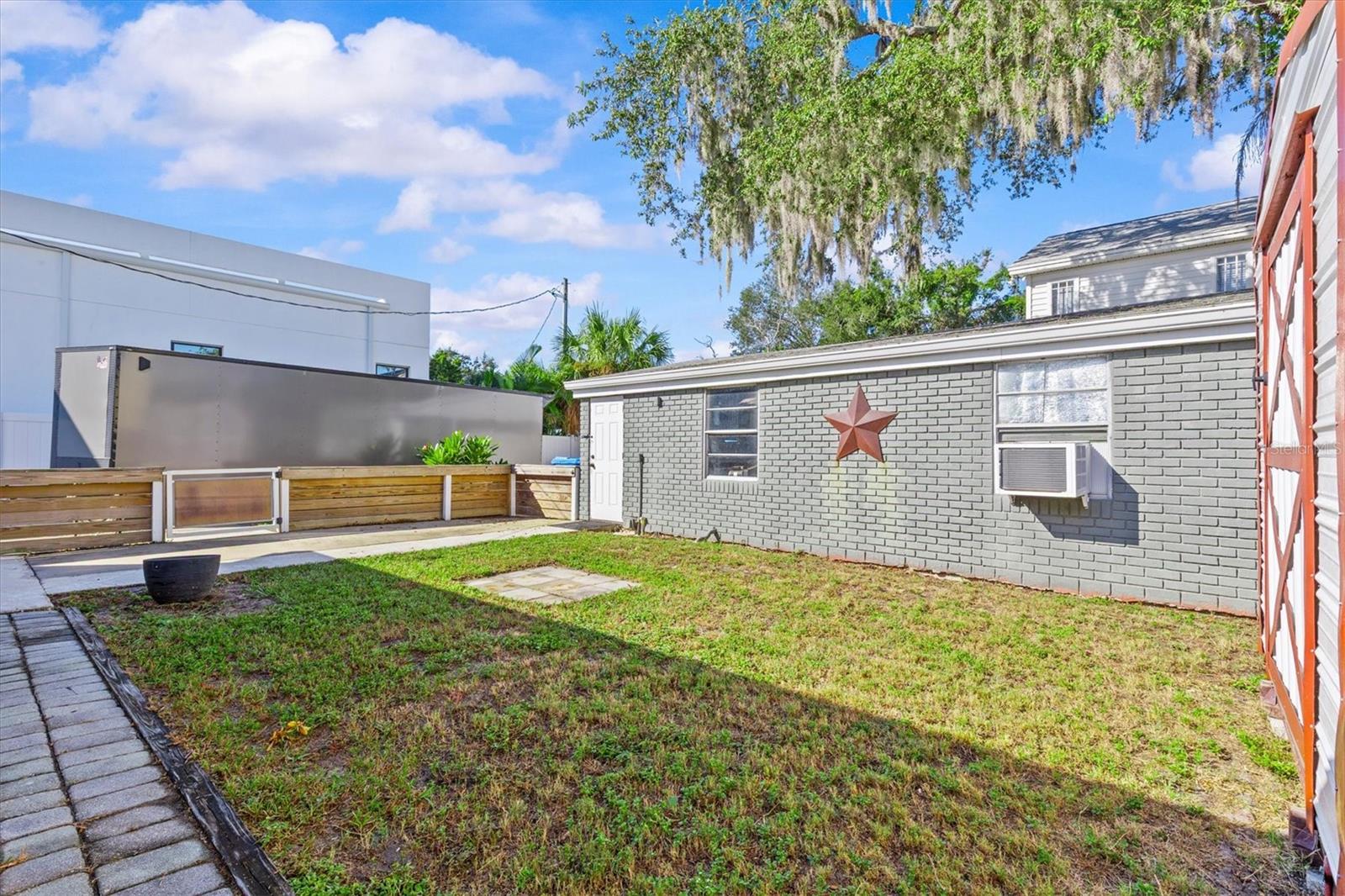 Image 32 of 53 For 3307 De Soto Boulevard