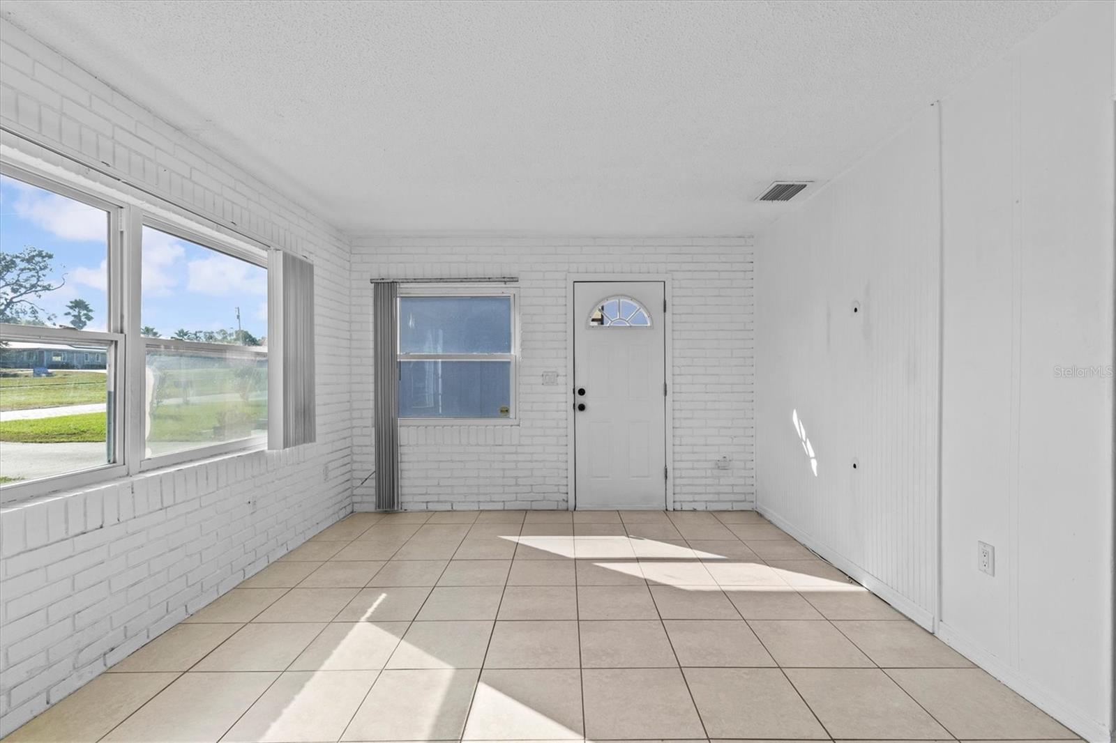 Image 9 of 53 For 3307 De Soto Boulevard