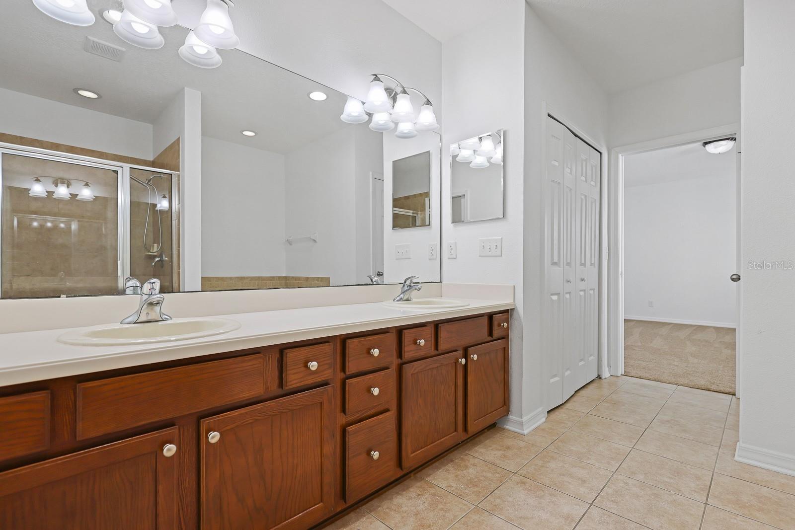 Image 22 of 46 For 5917 Grand Loneoak Lane