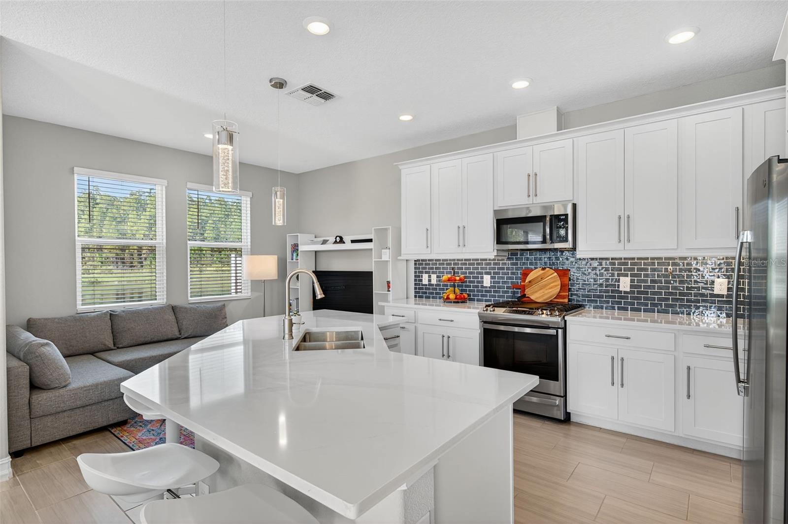 Image 14 of 90 For 4831 Isola Court