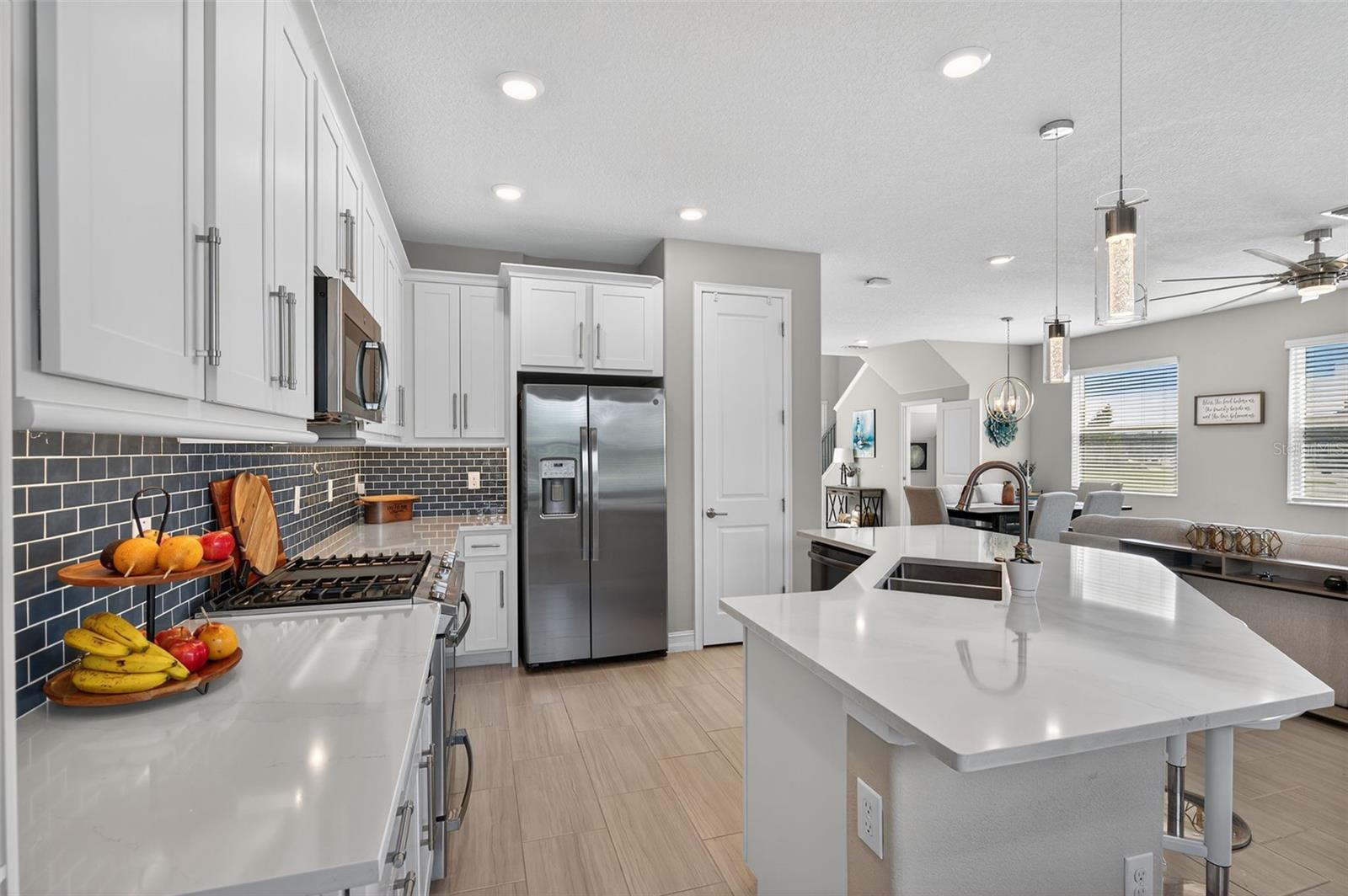 Image 16 of 90 For 4831 Isola Court