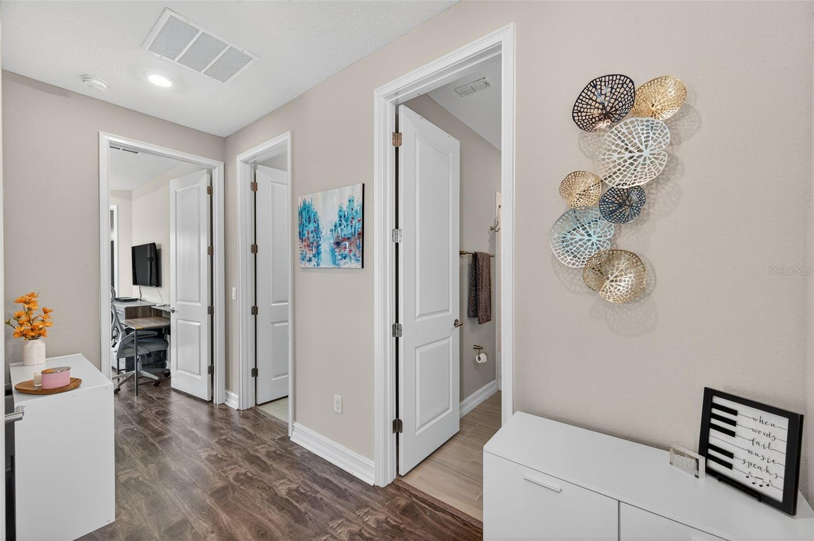 Image 23 of 90 For 4831 Isola Court