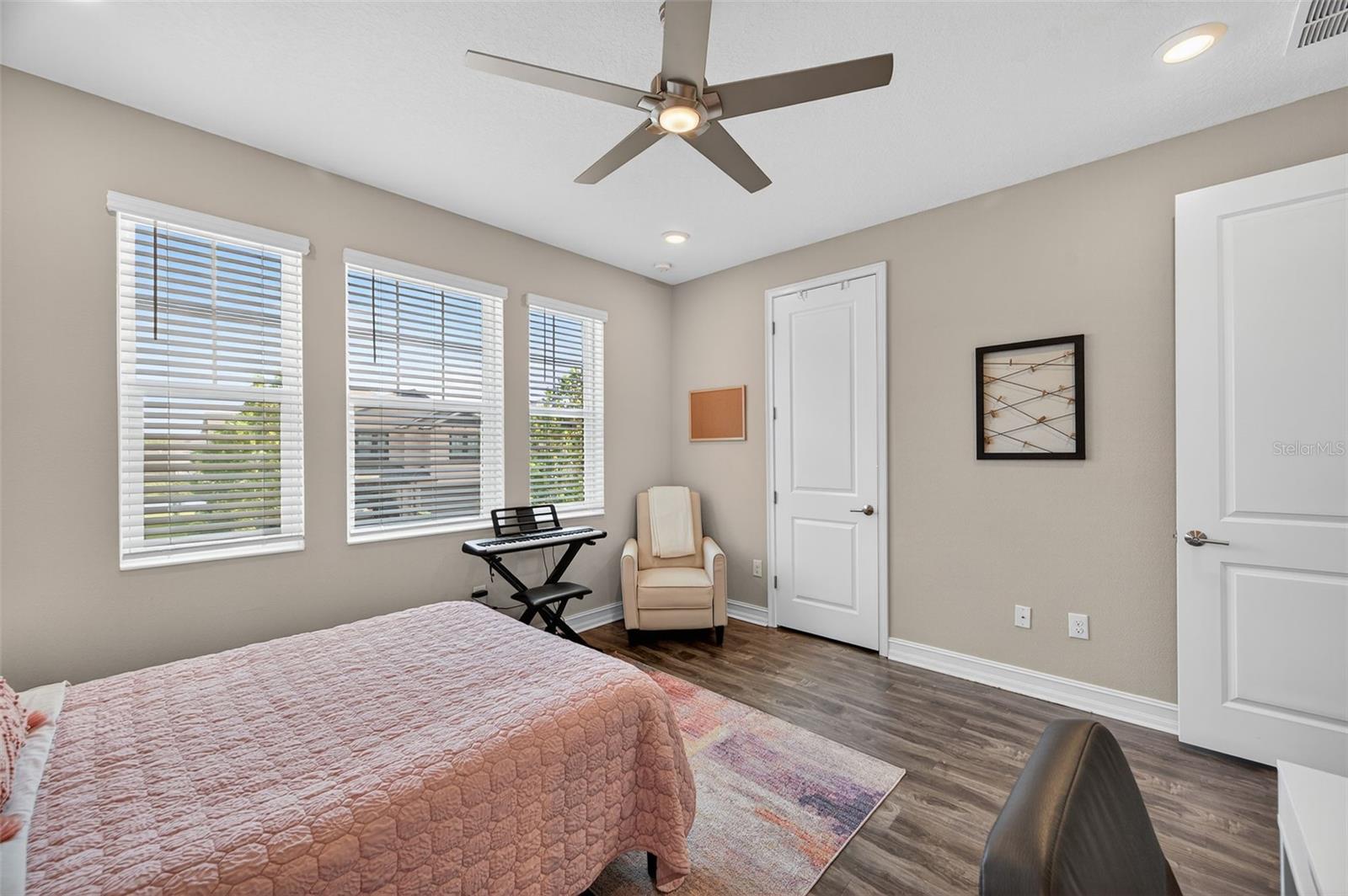 Image 26 of 90 For 4831 Isola Court