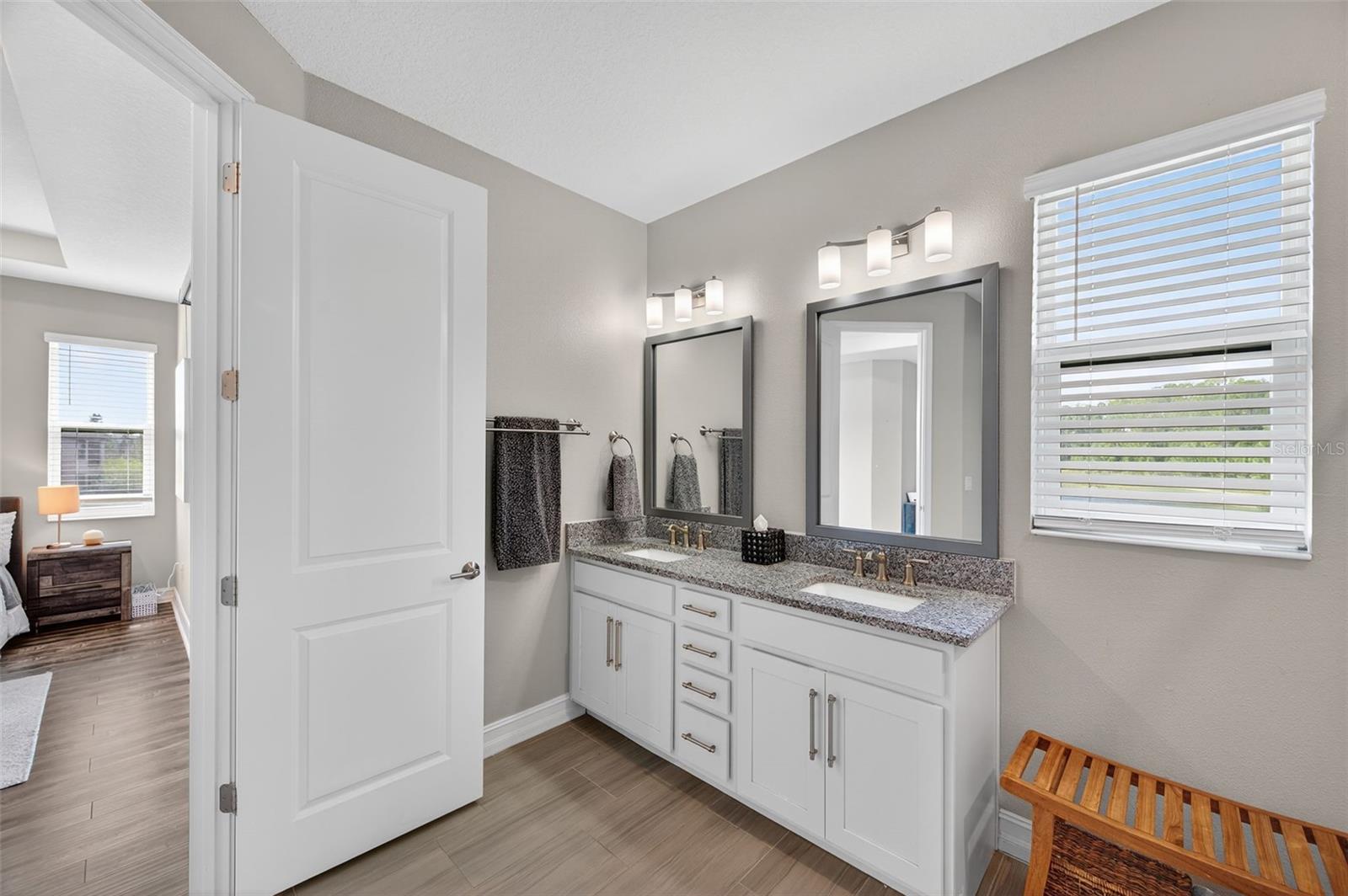 Image 37 of 90 For 4831 Isola Court