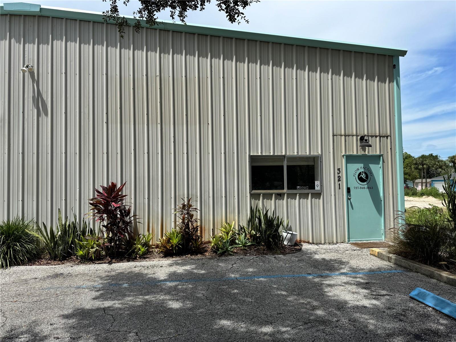 Image 3 of 12 For 321 Safford Avenue