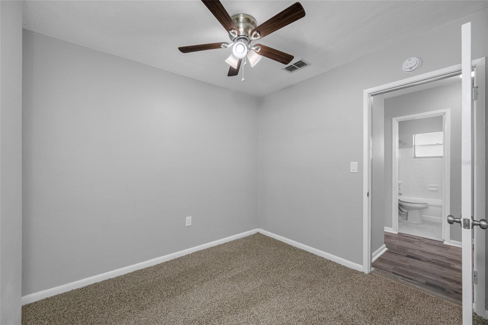 Image 31 of 47 For 203 Dixie Place