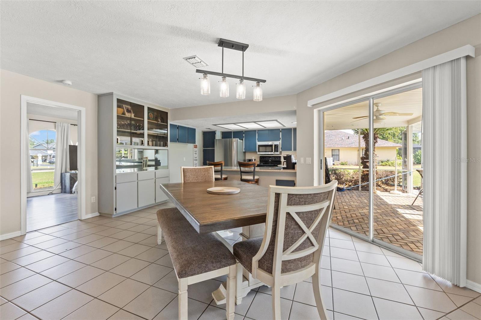 Listing photo id 9 for 640 Hartford Street