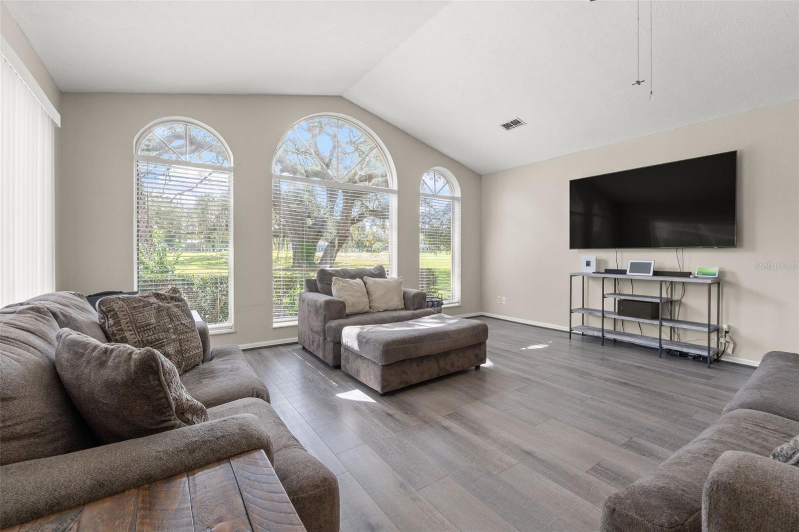 Listing photo id 13 for 640 Hartford Street