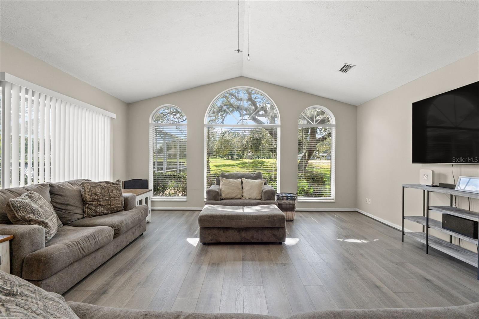 Listing photo id 14 for 640 Hartford Street