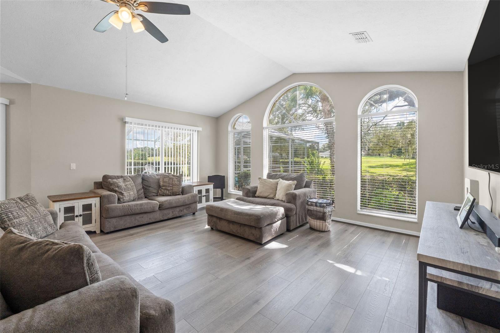 Listing photo id 15 for 640 Hartford Street