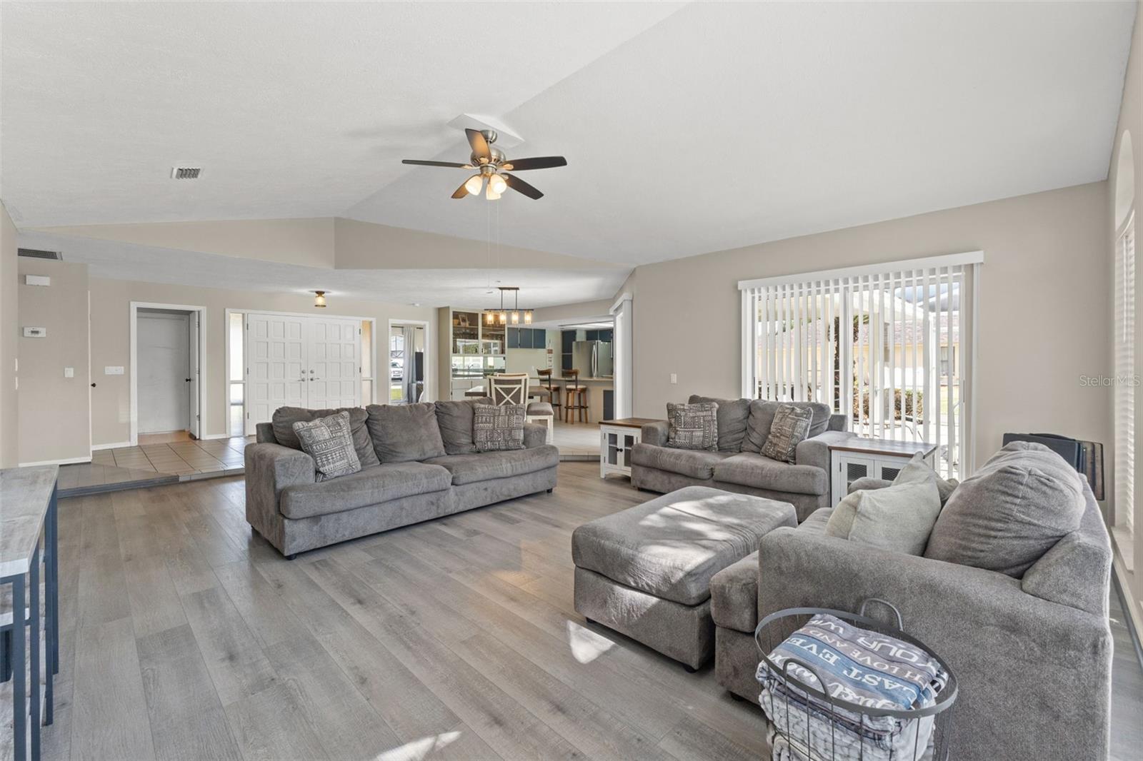 Listing photo id 16 for 640 Hartford Street