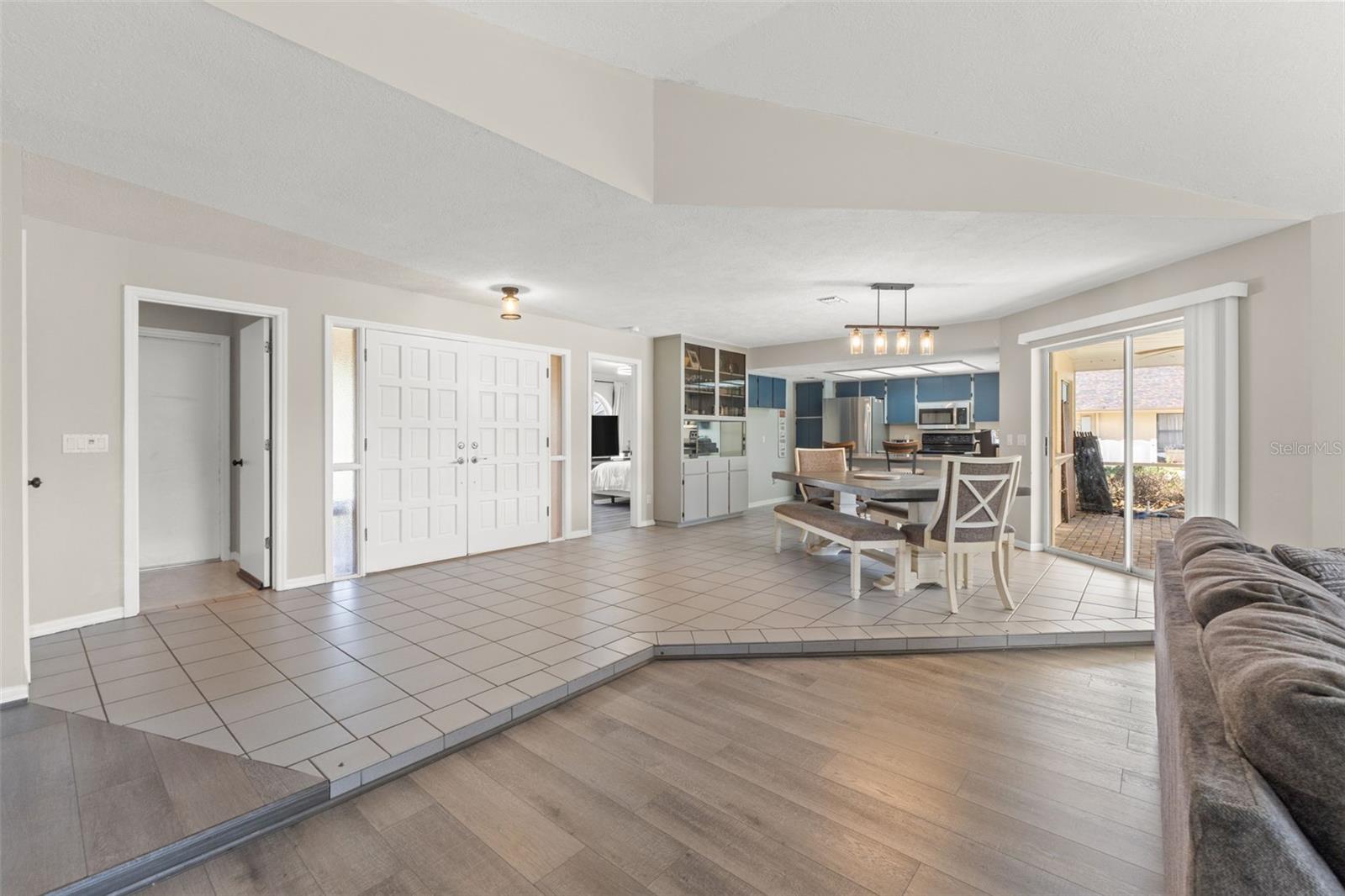 Listing photo id 17 for 640 Hartford Street