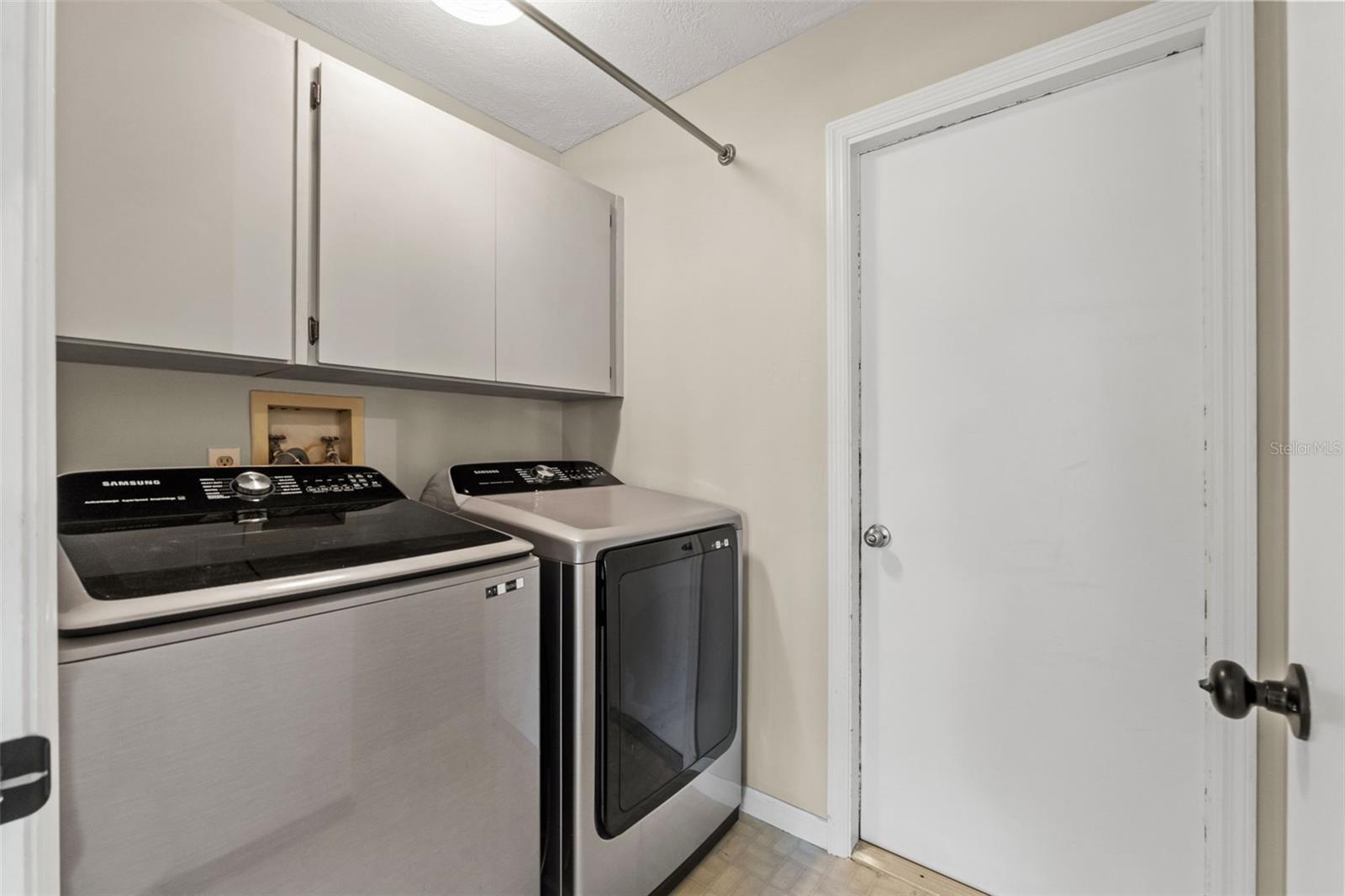 Listing photo id 18 for 640 Hartford Street