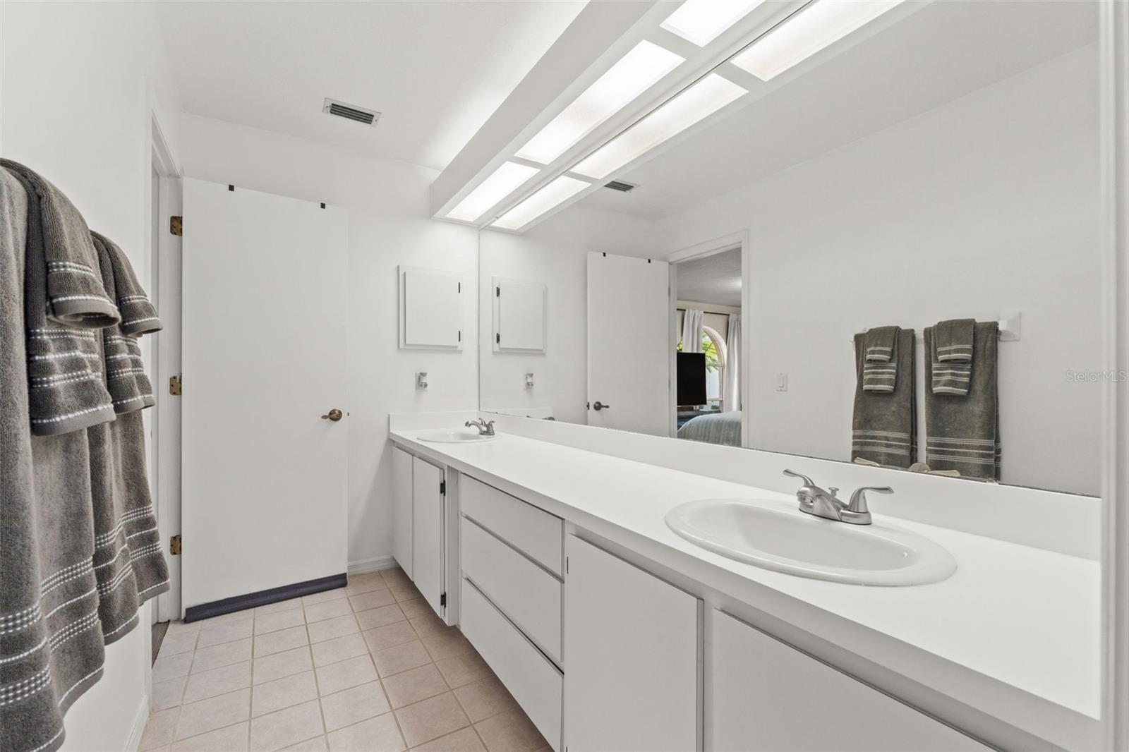 Listing photo id 24 for 640 Hartford Street