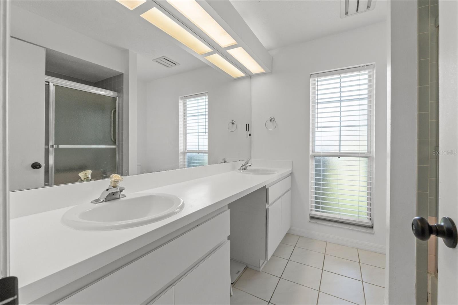 Listing photo id 27 for 640 Hartford Street