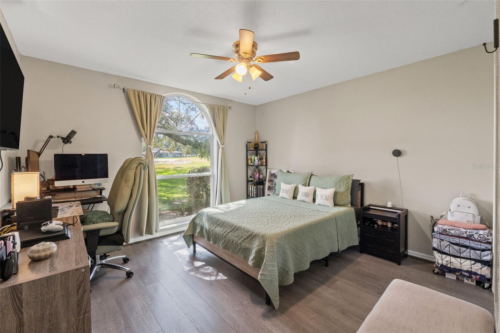 Listing photo id 29 for 640 Hartford Street