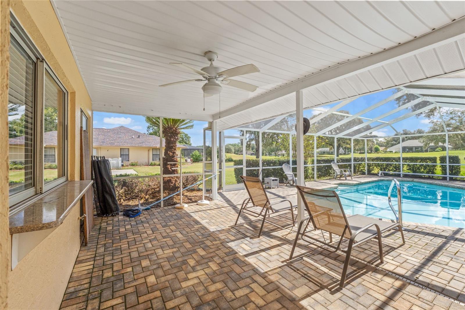 Listing photo id 31 for 640 Hartford Street