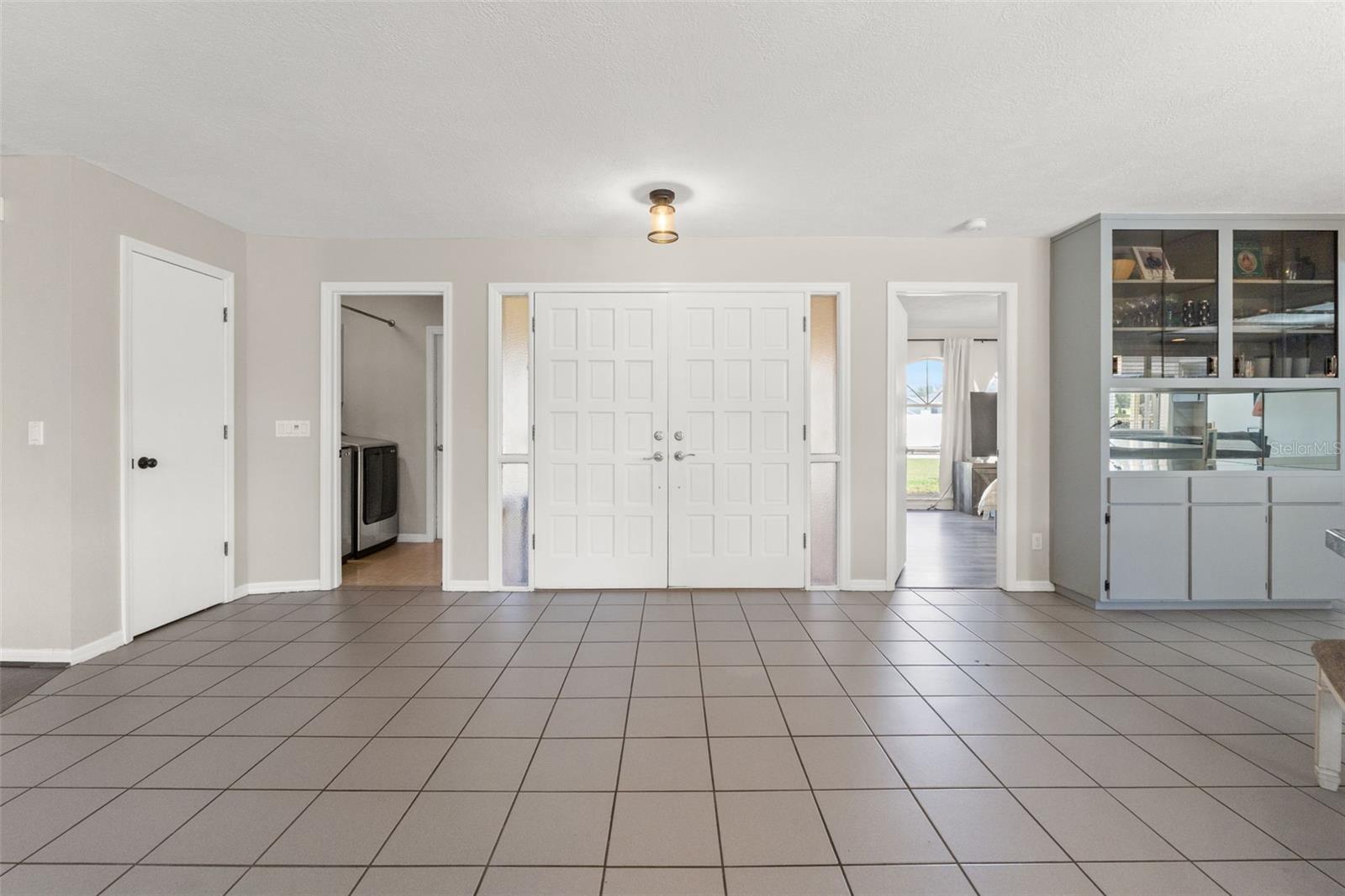 Listing photo id 6 for 640 Hartford Street