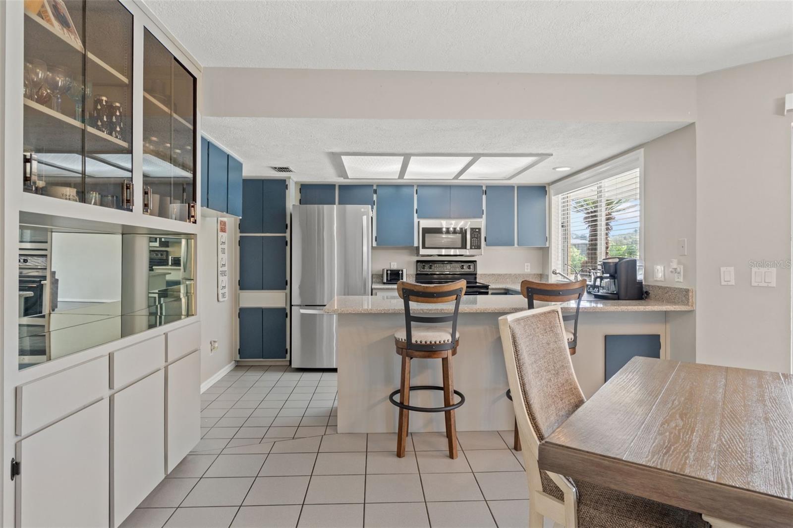 Listing photo id 7 for 640 Hartford Street