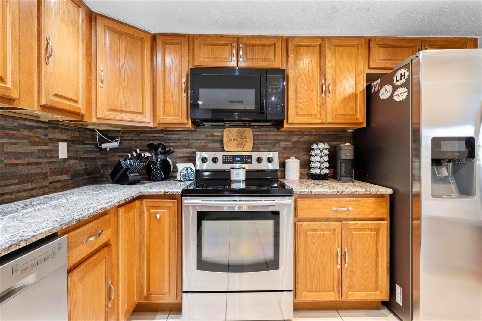 Image 22 of 56 For 8998 Lismore Court