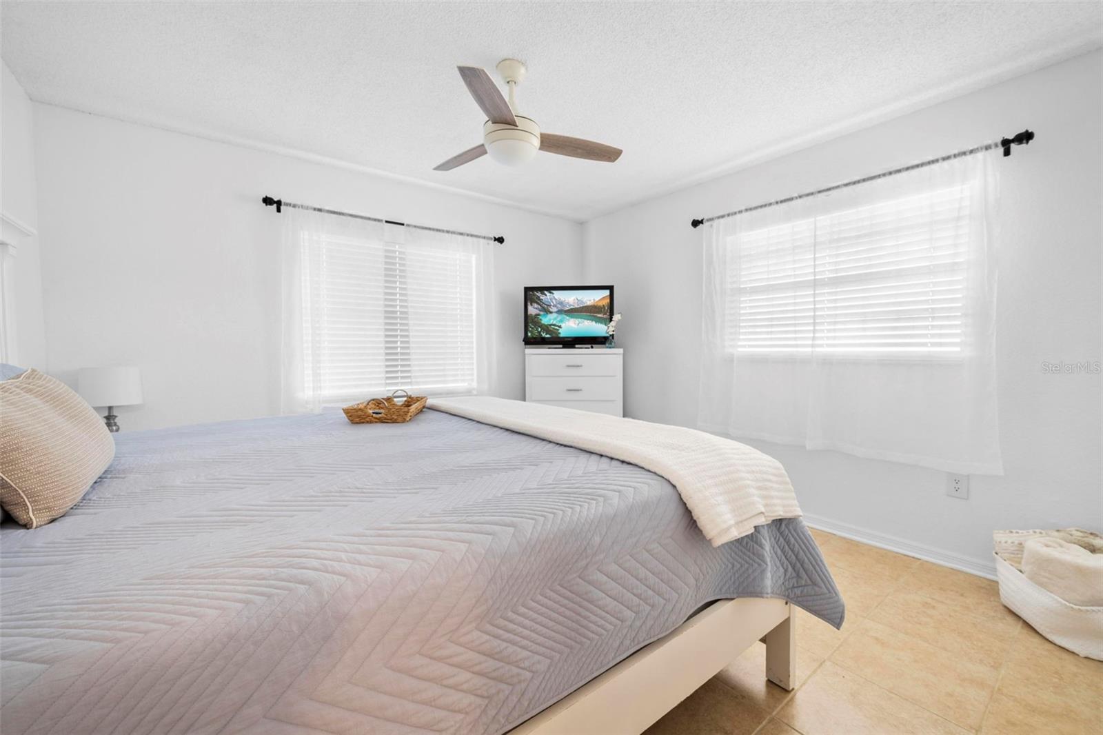 Image 27 of 56 For 8998 Lismore Court