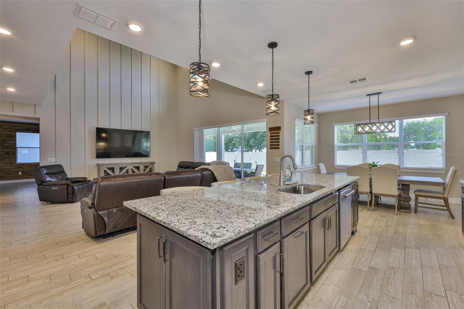 Image 19 of 68 For 2866 Quail Crest Court