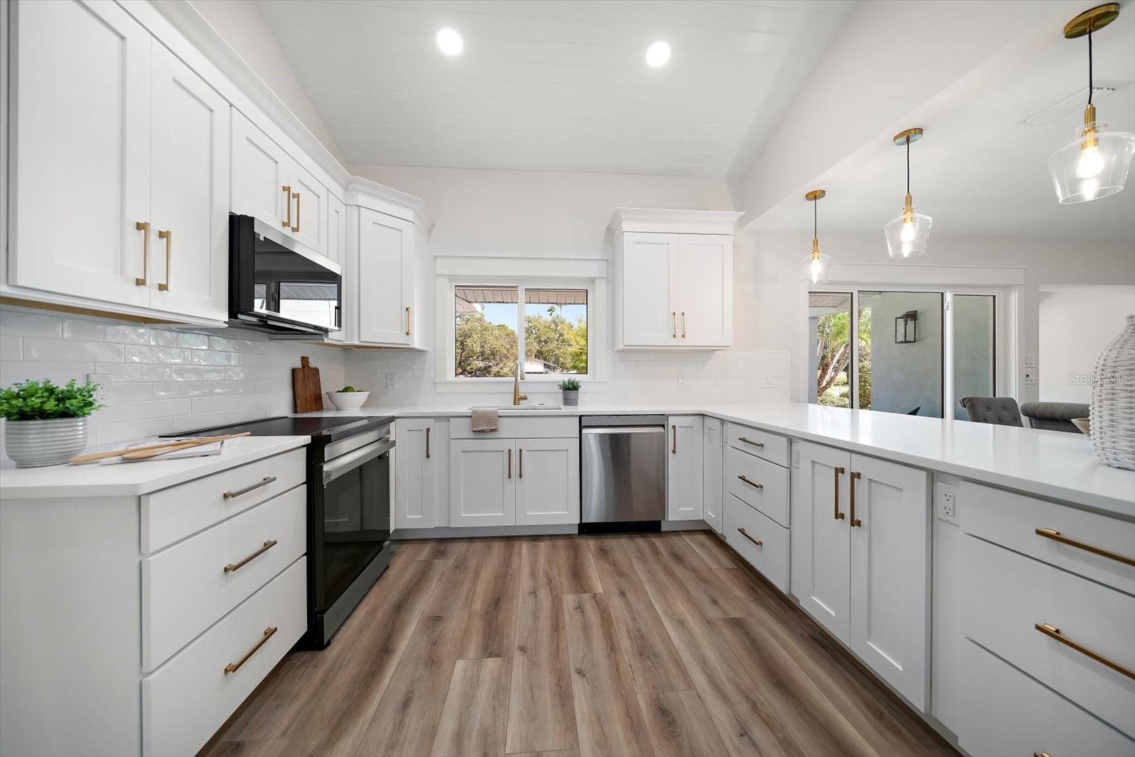 Image 11 of 48 For 503 Poinsettia Road