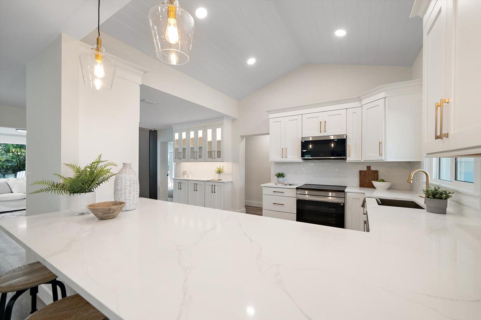 Image 9 of 48 For 503 Poinsettia Road