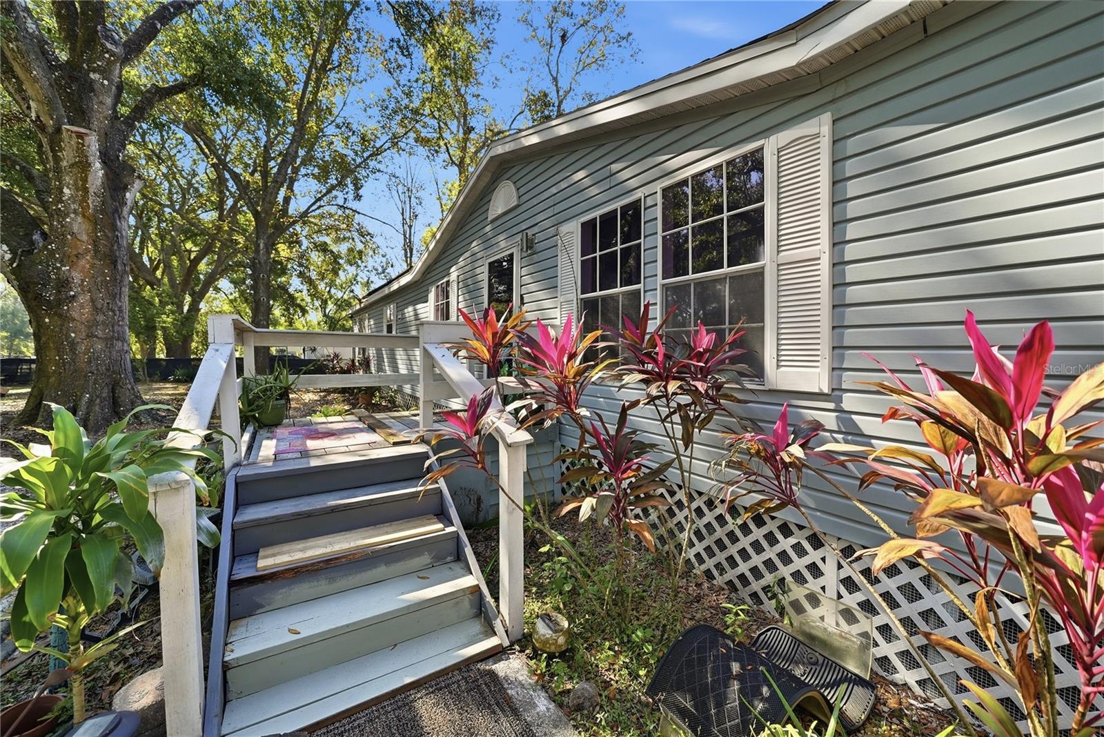 Listing photo id 9 for 6705 Applewood Drive