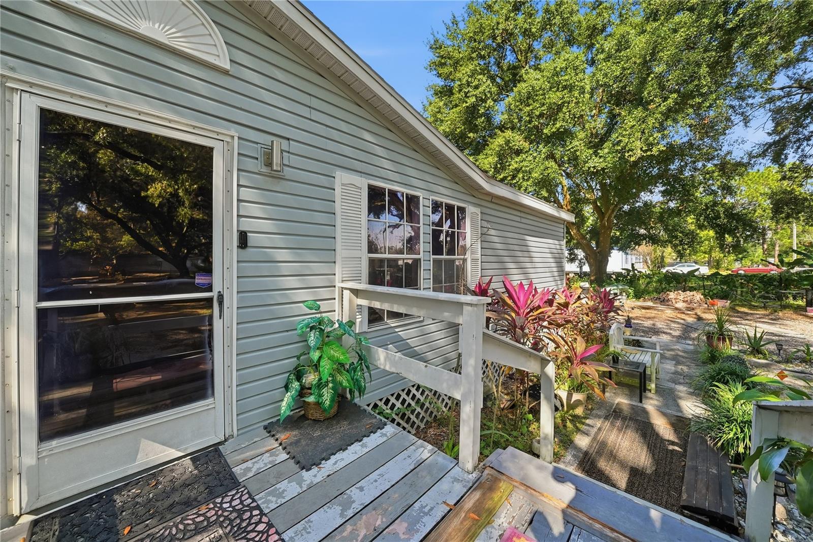 Listing photo id 10 for 6705 Applewood Drive