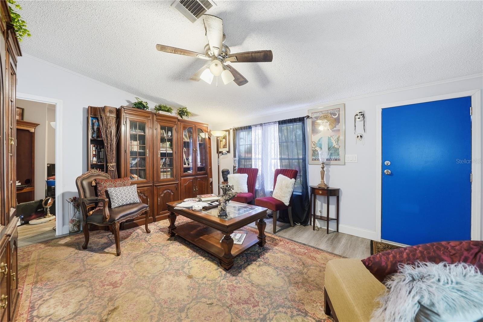 Listing photo id 11 for 6705 Applewood Drive