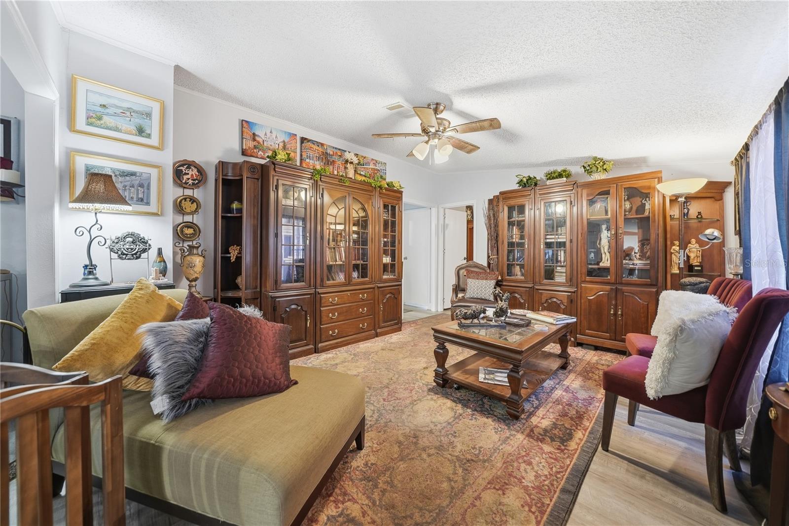 Listing photo id 12 for 6705 Applewood Drive