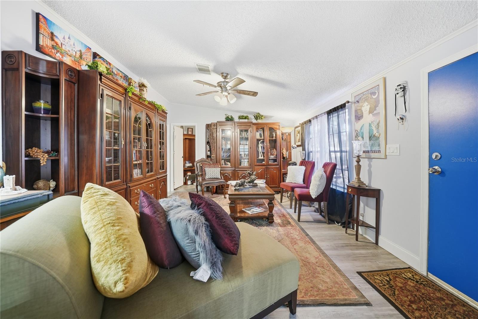 Listing photo id 13 for 6705 Applewood Drive