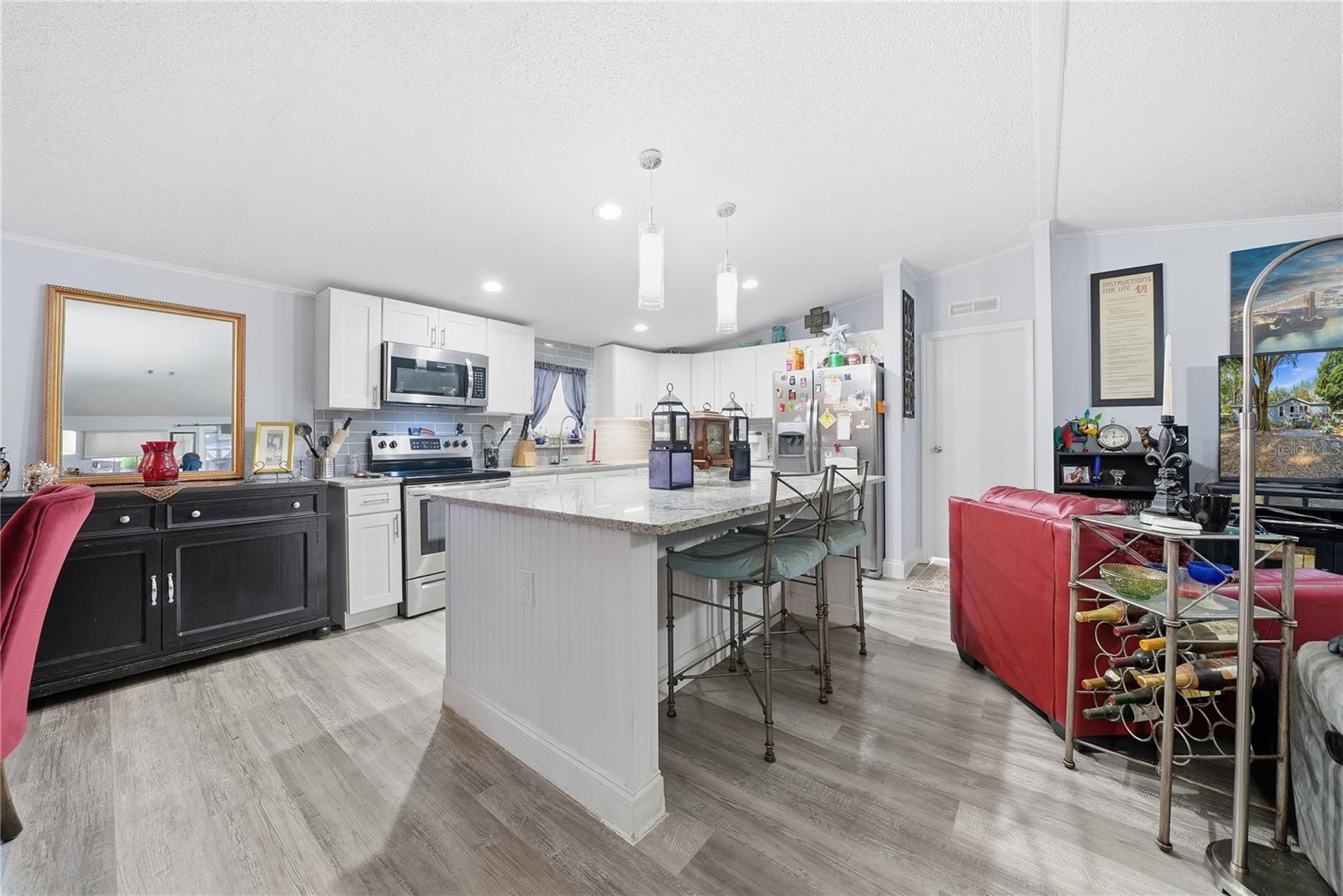 Listing photo id 15 for 6705 Applewood Drive