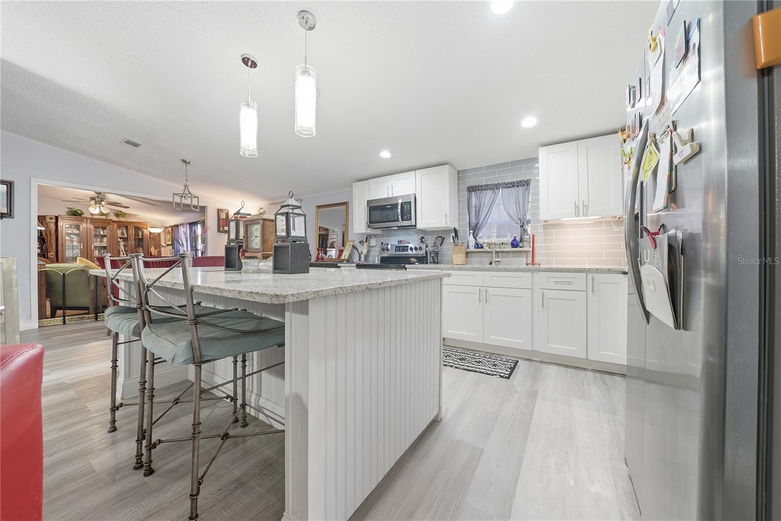 Listing photo id 16 for 6705 Applewood Drive